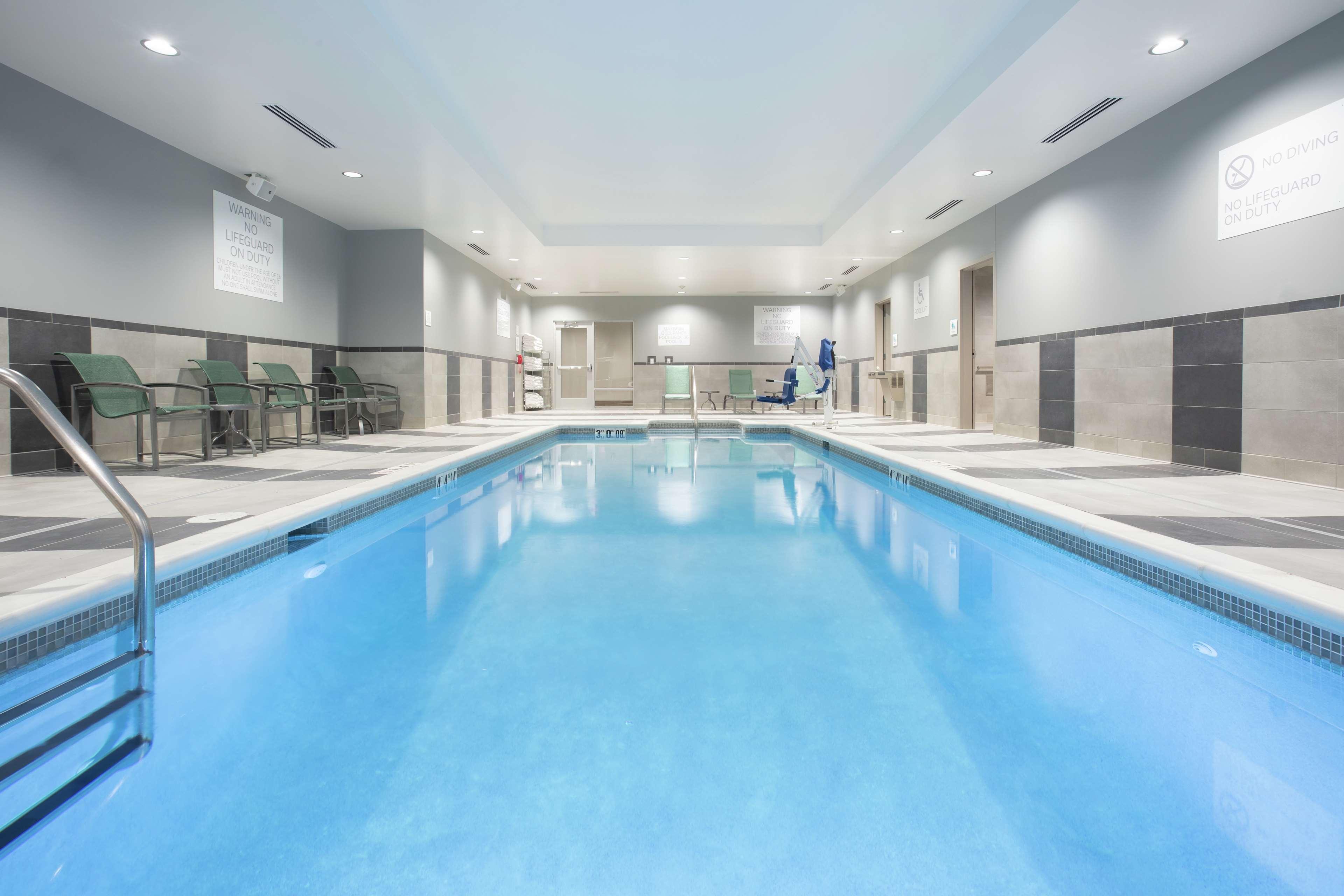 Hilton Garden Inn Omaha Aksarben Village Екстериор снимка